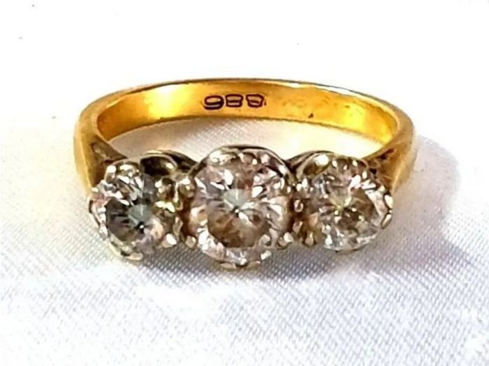 Vintage 24ct Gold Diamond Trilogy Ring