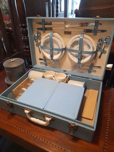 Mid Century Picnic Set