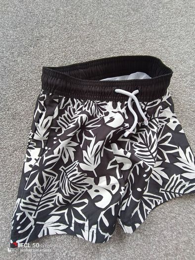 NEW.kids swim shorts. age 4/5
