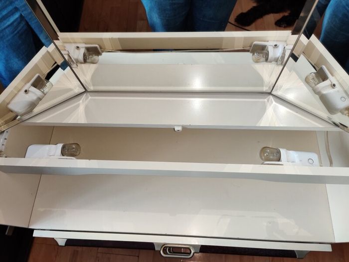Vintage Dressing Cabinet  Vanity Unit with Triple Mirror & Built In Lights