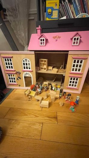 kids doll house