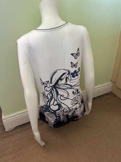 Sleeveless top