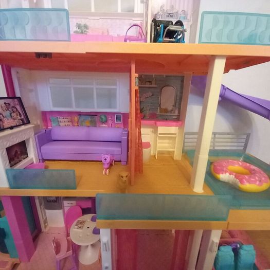 Barbie Dream House & Accessories