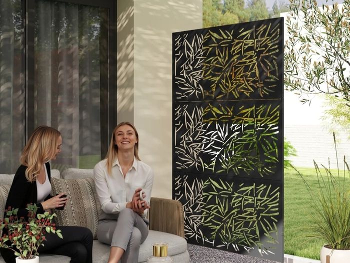 Metal garden privacy screen black like new