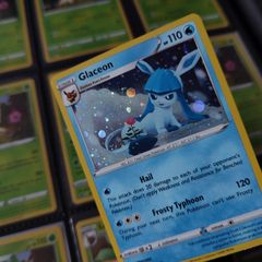 Glaceon ! Promo ! Holo !  Sword and Shield Era ! 2022 ! Pokemon Card ! Eeveelution !