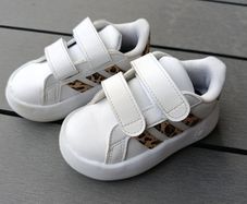 Kids shoes in perfect condition only 10 euro per pair