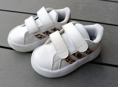 Kids shoes in perfect condition only 10 euro per pair