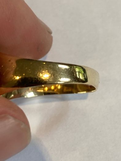 9 carat gold signet ring