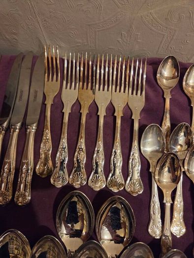 Newbridge Silverware 31 Piece Kings Pattern Set