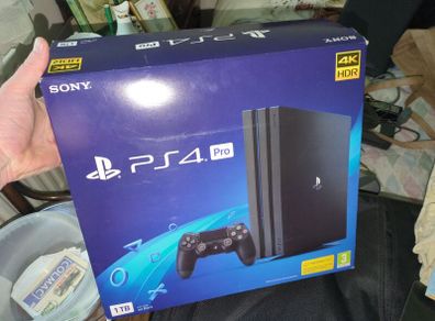 PS4 Pro , 1 controller and 3 games