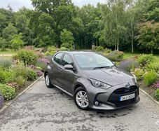Toyota Yaris hybrid Luna (DEALER WARRANTY)