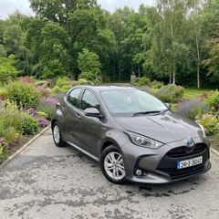 Toyota Yaris hybrid Luna (DEALER WARRANTY)