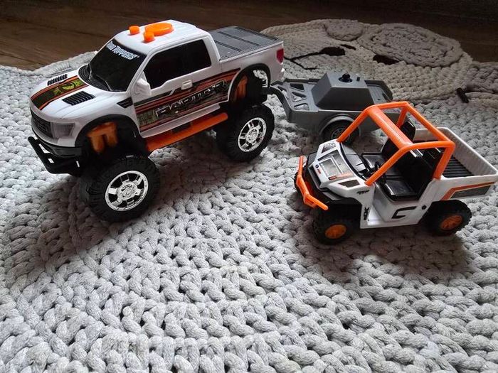 4x4 Light and Sound Trucks and Trailer