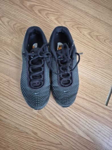 Nike trainers size 3 black and pink