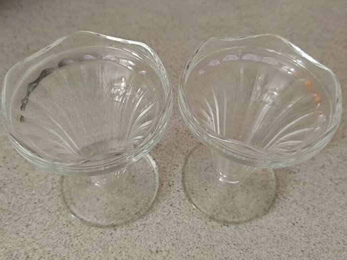 Pair of Vintage Tulip Glass Sundae / Dessert Dishes