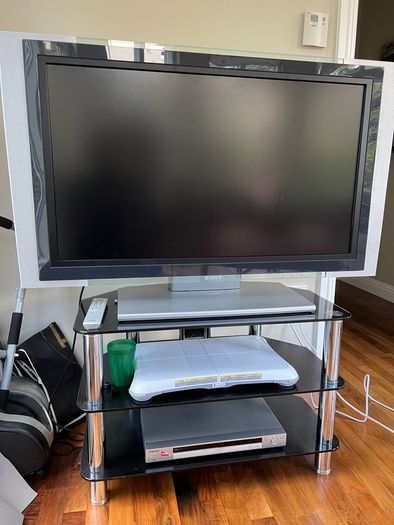 Sony Bravia 40 Inches Tv With Built in Speakers and Woofer