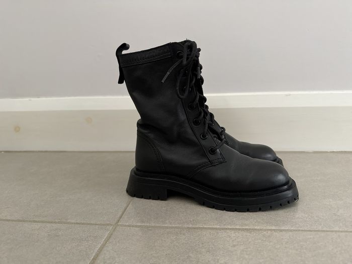 Girls Lace-Up Leather Boots