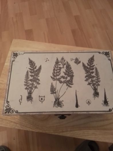 Wooden Box/Durable with Unique Pattern on Top