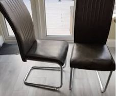 2x free chairs