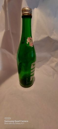 7up bottle with cap,used condition,nice advertising, price includes post to anywhere in Ireland thank you,see pictures,