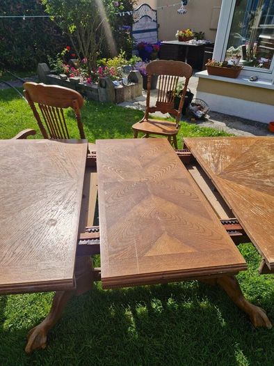Kitchen Table & Chairs