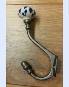 6 X Large Cast Iron Vintage Style Clothes Hooks NEW