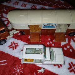 Corgi Major Articulated Horse Box + Chevrolet Impala Kennel Club