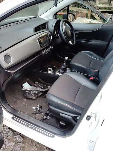 Breaking Toyota Yaris 2013 petrol