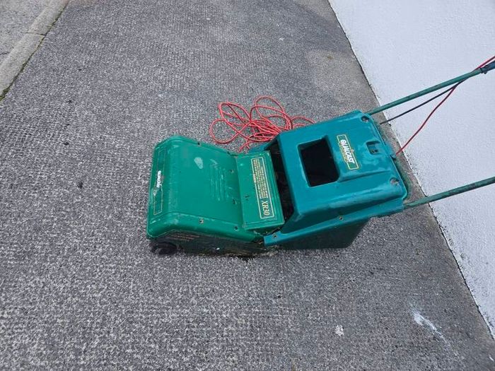 eletric lawnmower x leaf blower