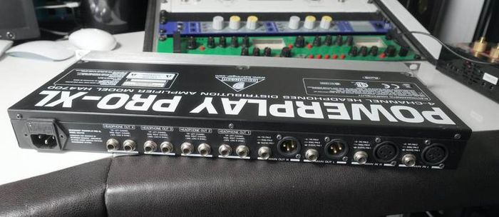 Behringer Powerplay Pro XL HA4700 Headphone Amp