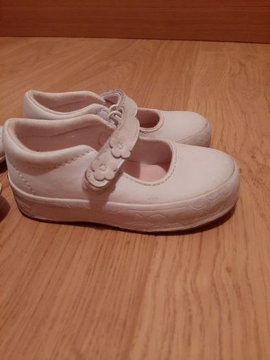 Girls toddler shoes / runners UK 5.5 eur 22