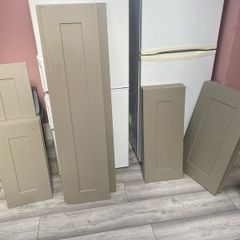 Kitchen doors and custom range hood with extractor fan