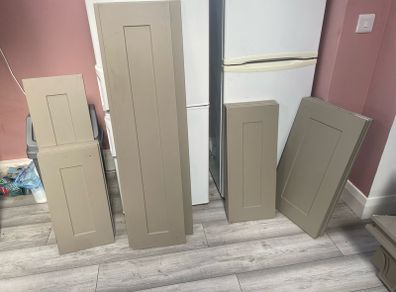 Kitchen doors and custom range hood with extractor fan