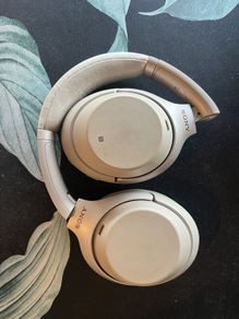 Sony wh-1000xm3 Noise Cancelling Headphones