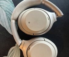 Sony wh-1000xm3 Noise Cancelling Headphones