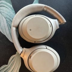 Sony wh-1000xm3 Noise Cancelling Headphones