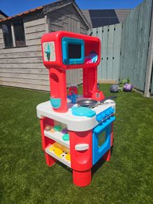 Toy kitchen
