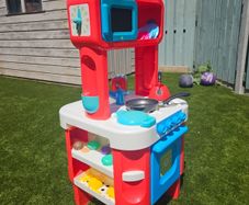 Toy kitchen