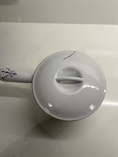 le creuset vintage cast iron Windsor pot