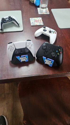 Custom Gaming Controller Stand (PS5 / Xbox) - Vice City Style