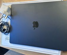 Apple Macbook Air 15 inch 16Gb/256Gb Like New 3 cycles