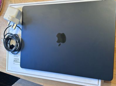Apple Macbook Air 15 inch 16Gb/256Gb Like New 3 cycles