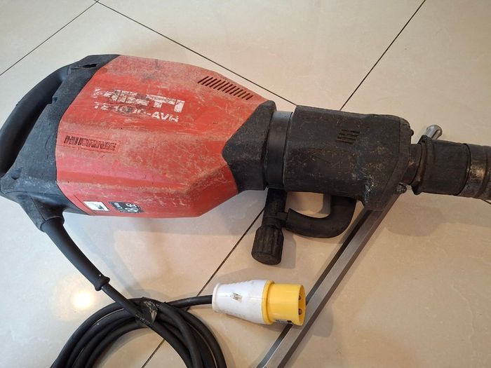 Hilti TE 1000-Avr Hi Drive Breaker 110v