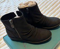 ankle boots brand new in their box size 3 blowfish Malibu