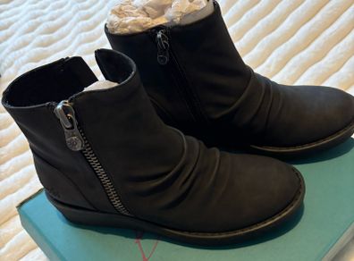 ankle boots brand new in their box size 3 blowfish Malibu