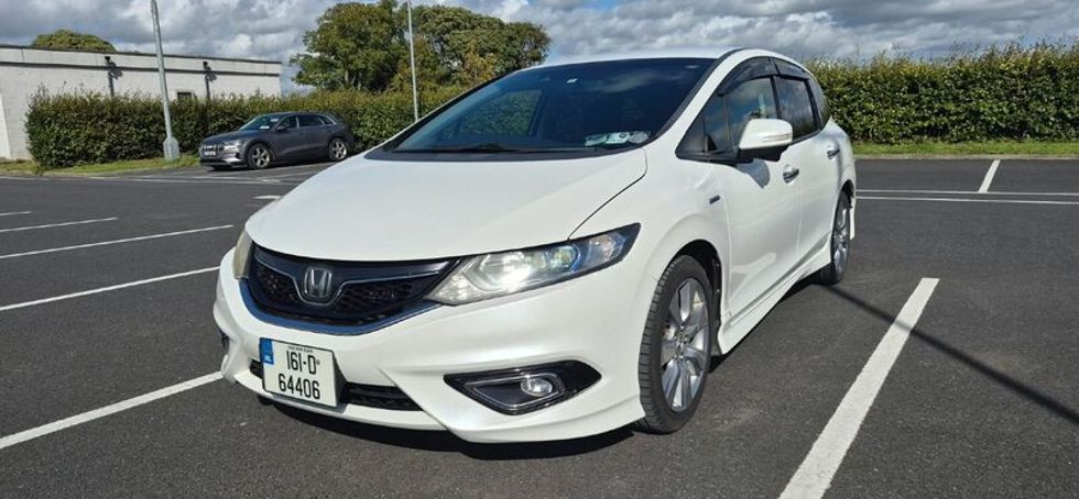 2016 Honda Jade 1.5, Hybrid (6 Seater)