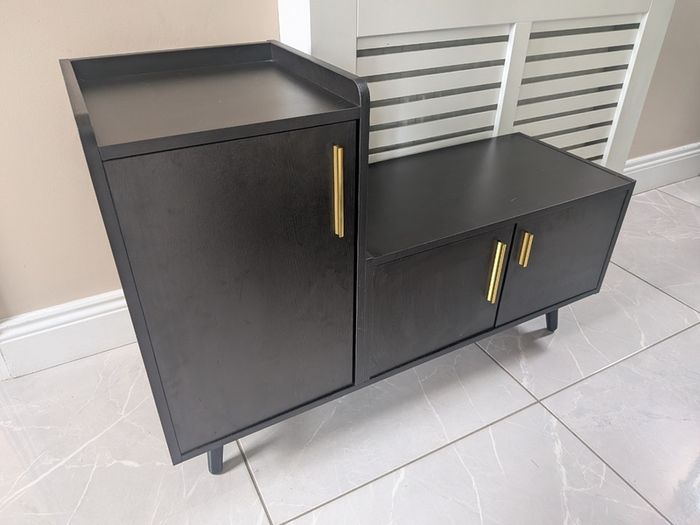 Shoe cabinet