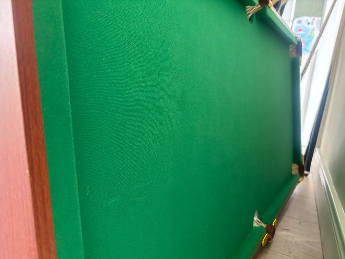Kids pool table
