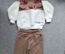 boy's Christmas jumper/outfit .Age 4/5