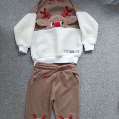 boy's Christmas jumper/outfit .Age 4/5